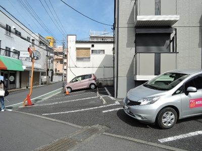 敷地内駐車場（有料・要空き確認）