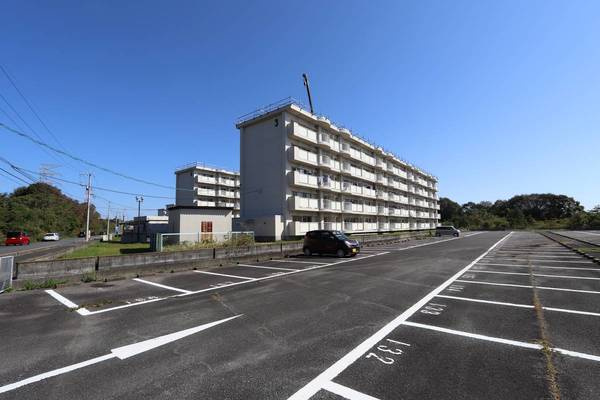 ビレッジハウス宇部4号棟の駐車場