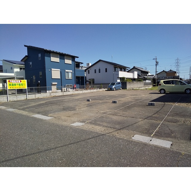 岐阜市鏡島南１丁目の駐車場の外観