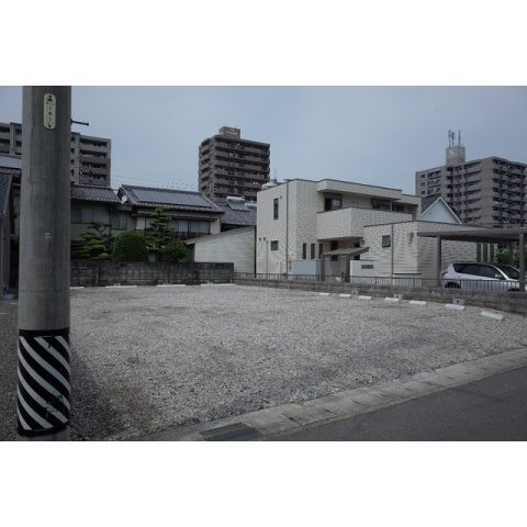 岐阜市万代町２丁目の駐車場の外観