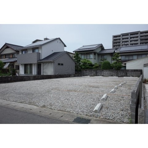 岐阜市万代町２丁目の駐車場の外観