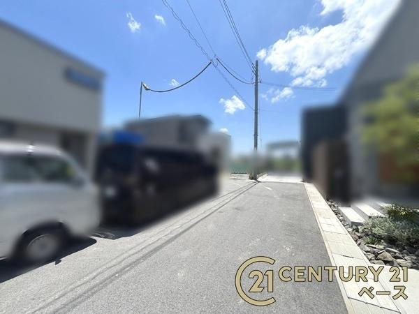 リーブルガーデン上中 ／新築一戸建の前面道路含む現地写真|■現地撮影写真■広々とした前面道路で駐車も楽々！