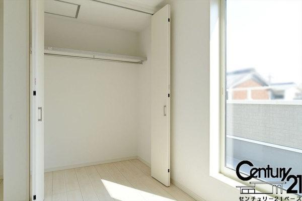 奈良市川上町の新築一戸建の内観：施工例|■冬物のコートや小物など、たっぷり収納可能！■
