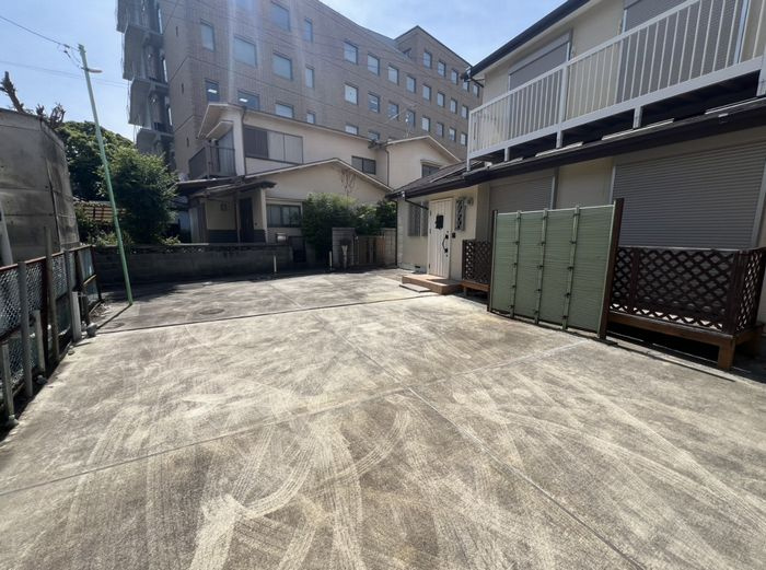 秦野市元町　中古戸建の駐車場|駐車スペース5台可