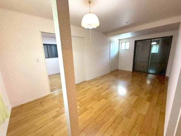 秦野市元町　中古戸建の洋室|明るい洋室です