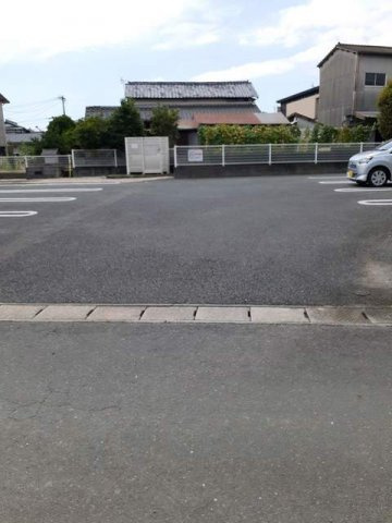 ソレイユの駐車場