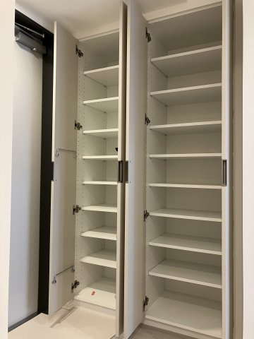 プラウドフラット西日暮里ディアージュの玄関|落ち着いた玄関です