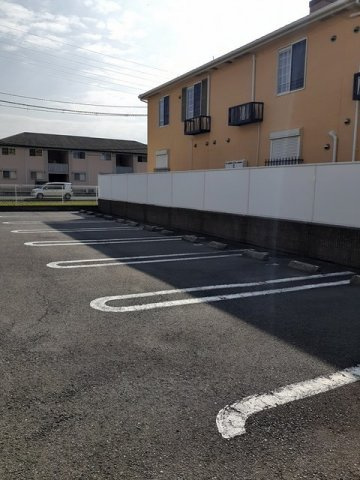 グラン・オリゾンＢ棟の駐車場