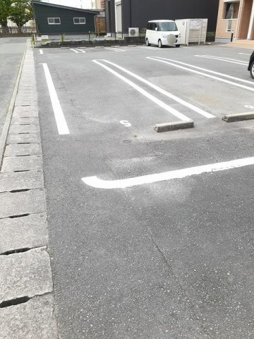 エレガンツァ・ピアッツァⅠの駐車場