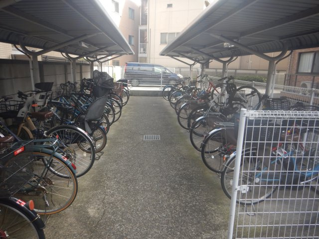 西日暮里ローヤルコーポの駐輪場