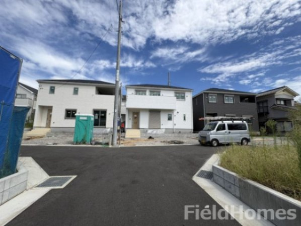 秦野市ひばりケ丘新築戸建て　第2-4号棟の前面道路含む現地写真|前面道路含む現地写真です。