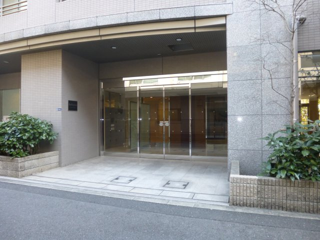 墨田区東向島５丁目の賃貸マンションのエントランス