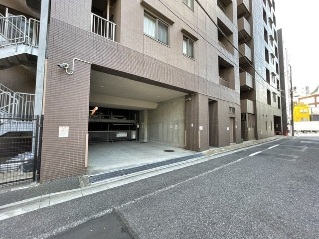 アルカーデンタワー入谷の駐車場
