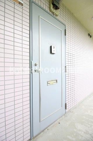 サンハイム霧島の玄関|収納もある玄関です