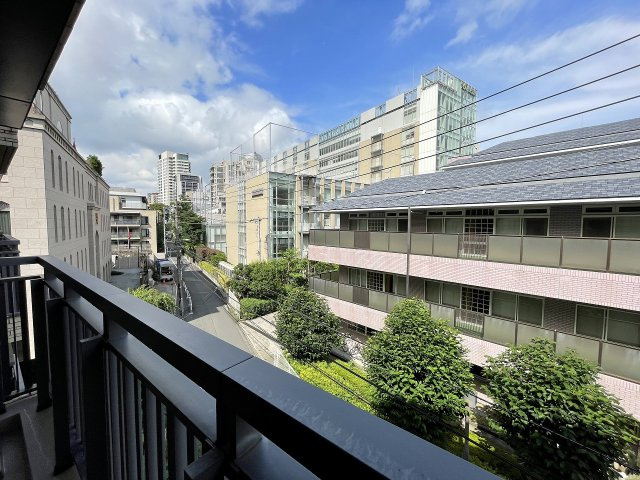 OPEN REGIDENCIA HIROO THE House South Courtの展望