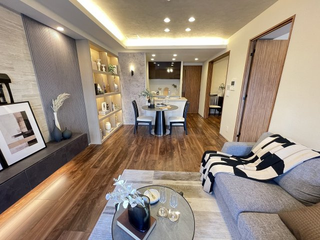 OPEN REGIDENCIA HIROO THE House South Courtの居間・リビング