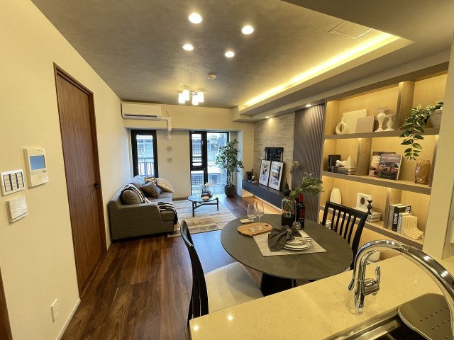 OPEN REGIDENCIA HIROO THE House South Courtの居間・リビング
