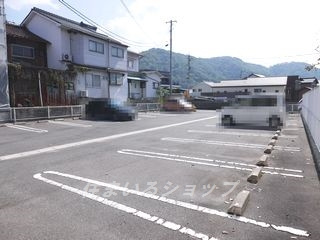 リバーサイド・オキタの駐車場