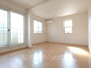 カーサフェリーチェ　壱番館の居間・リビング|エアコン付き