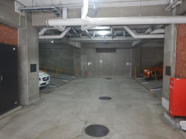 シャンポール恵比寿の駐車場