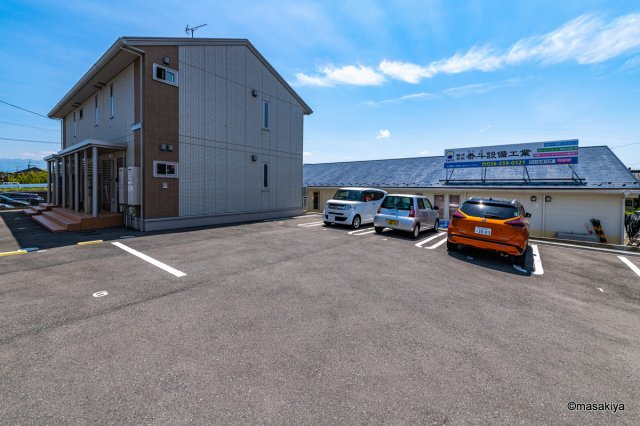 グランツの駐車場|玄関