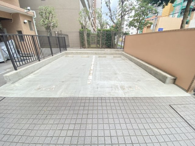 磯子シティハウスの駐車場