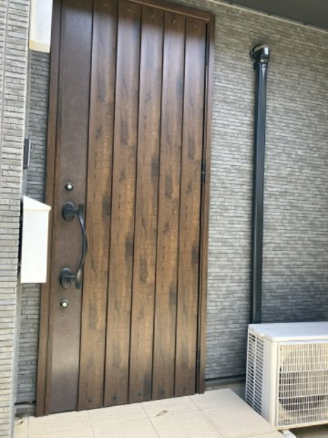ひまわり荘の玄関|※別部屋のお写真となります。参考にご覧くださいませ。