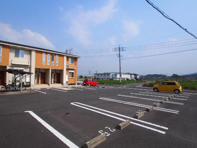 【駐車場】 | Ｐａｓｔｏｒａｌｅ　今古賀Ⅲ | 駐車場に車を止められます