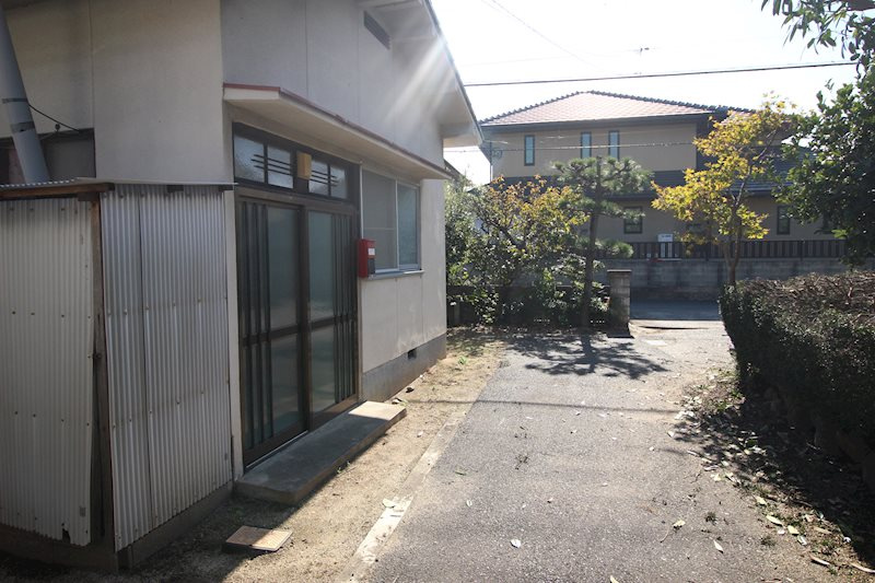 石村様借家のエントランス