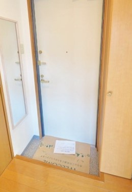 横浜市鶴見区市場上町の賃貸マンションの玄関