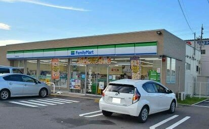 クレセントＳＡＴＯの周辺|ファミリーマート緑西大高店まで760m