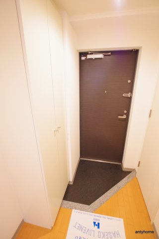 ドゥーエ江坂1　仲介手数料無料の玄関