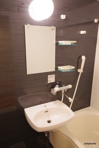 ドゥーエ江坂1　仲介手数料無料の洗面所