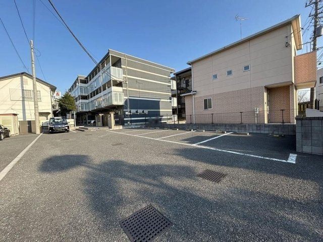 レオネクストひまわりの駐車場