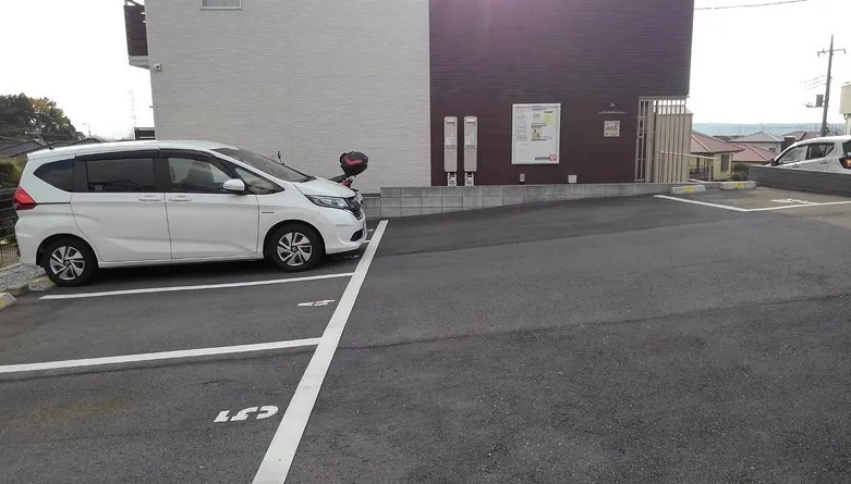 クレイノサンハイムの駐車場