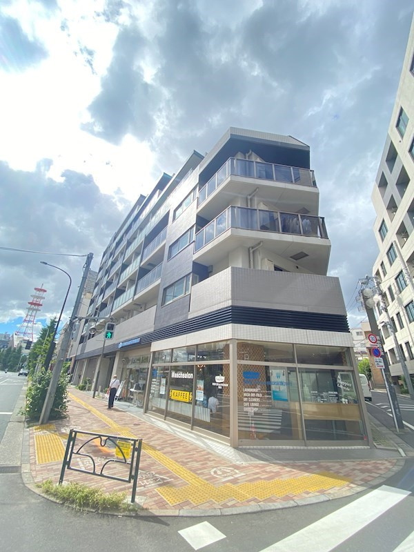 フェニシア学芸大学