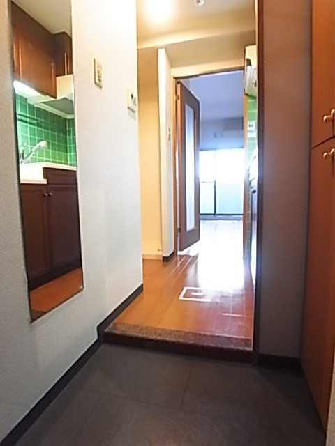 プレサンス神戸駅前の玄関
