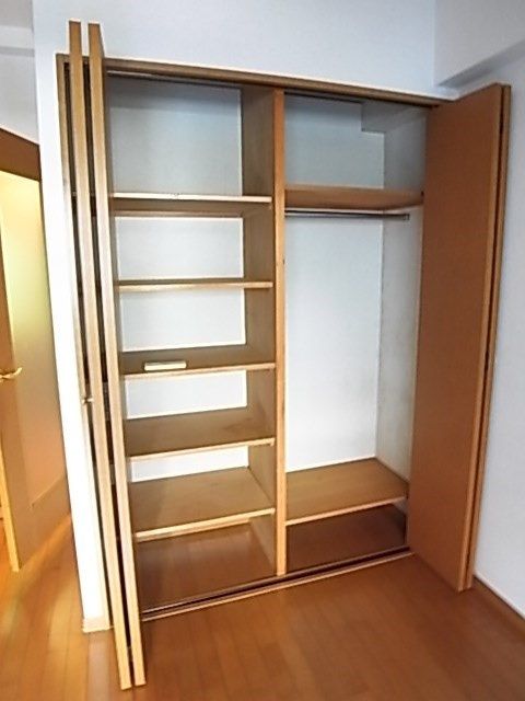 プレサンス神戸駅前の収納