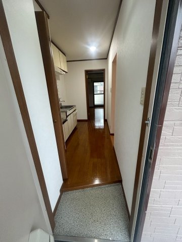 青木町ユーミンフラットの玄関