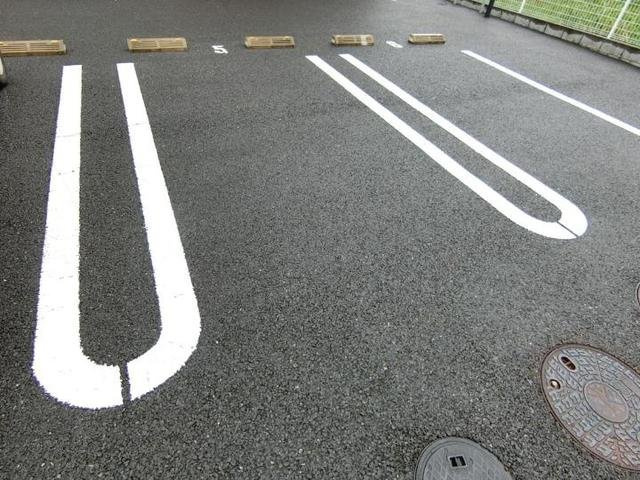 アランブラの駐車場|駐車場に車を止められます