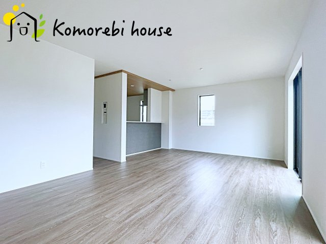 鴻巣市下忍　3期　新築一戸建て　グラファーレ　02の居間・リビング|使いやすい居間です