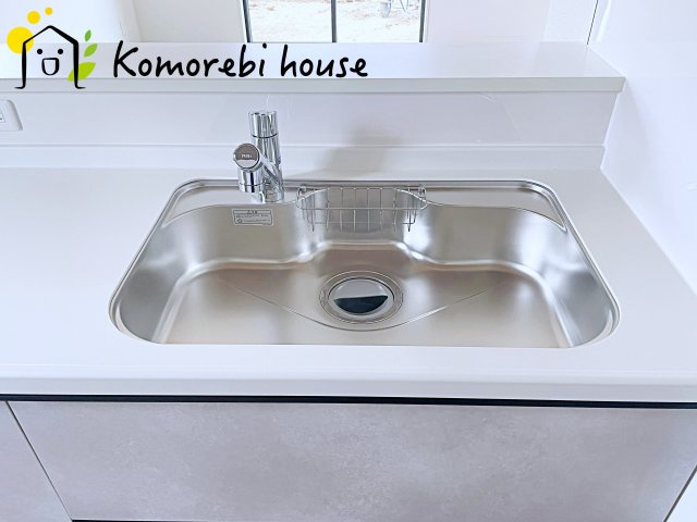 鴻巣市下忍　3期　新築一戸建て　グラファーレ　02のキッチン|お料理しやすいキッチンです