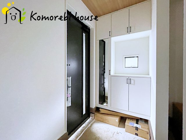 鴻巣市下忍　3期　新築一戸建て　グラファーレ　02の玄関|シンプルで使いやすい玄関です