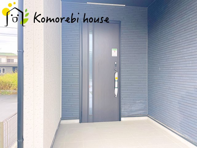 鴻巣市下忍　3期　新築一戸建て　グラファーレ　02の玄関|収納もある玄関です