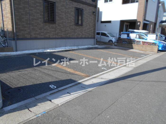 エミール・オガワ　A・B棟の駐車場|駐車場があります