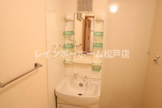 松戸市秋山３丁目のアパートの洗面所|広い洗面スペース