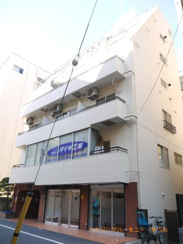 【外観】 | ワコー赤羽マンション | 住む人を映し出す洗練された佇まいは、いつまでも輝き続けながらいつしか街の風景に溶け込んでいきます。