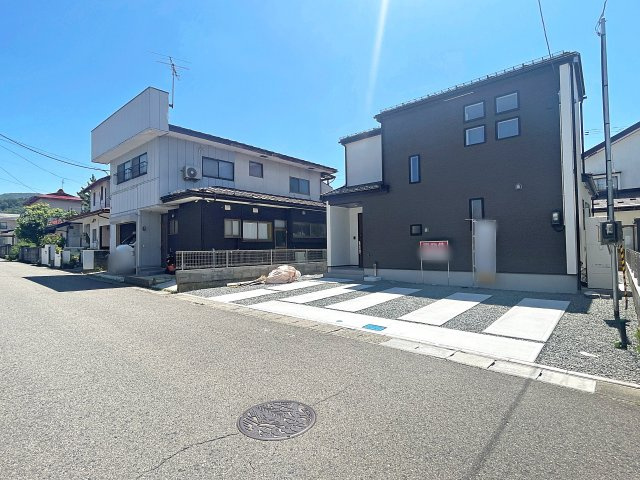 新築戸建・新築建売　会津若松市桧町　行仁小・第一中の区画図|駐車スペース並列2台可能です！（車種による）スーパーまで徒歩7分で生活便利な立地！