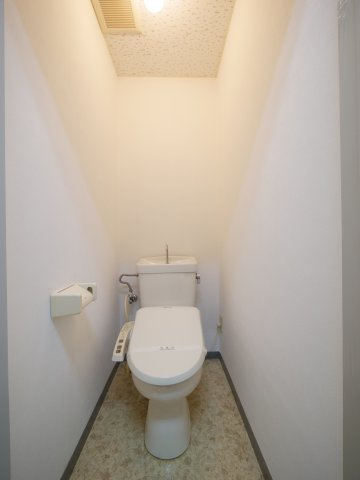 クイーンパレスのトイレ|※写真は別の部屋のものです。