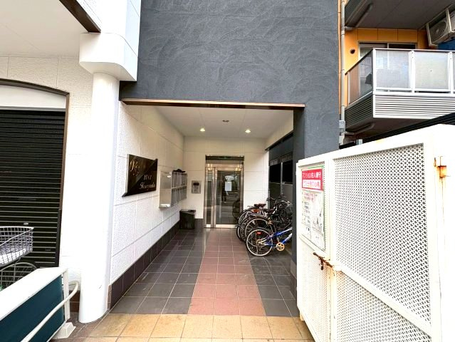 ライゼックス春日丘のエントランス